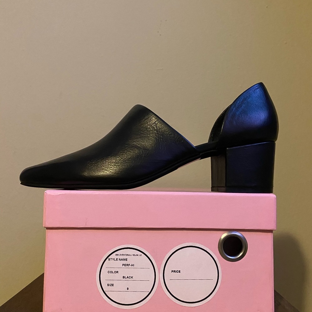 Intentionally Blank Black Perf-Hi Size 9